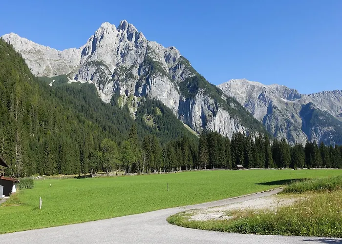 Leutasch With Trail & Mountain Views Vakantiehuis Leutasch